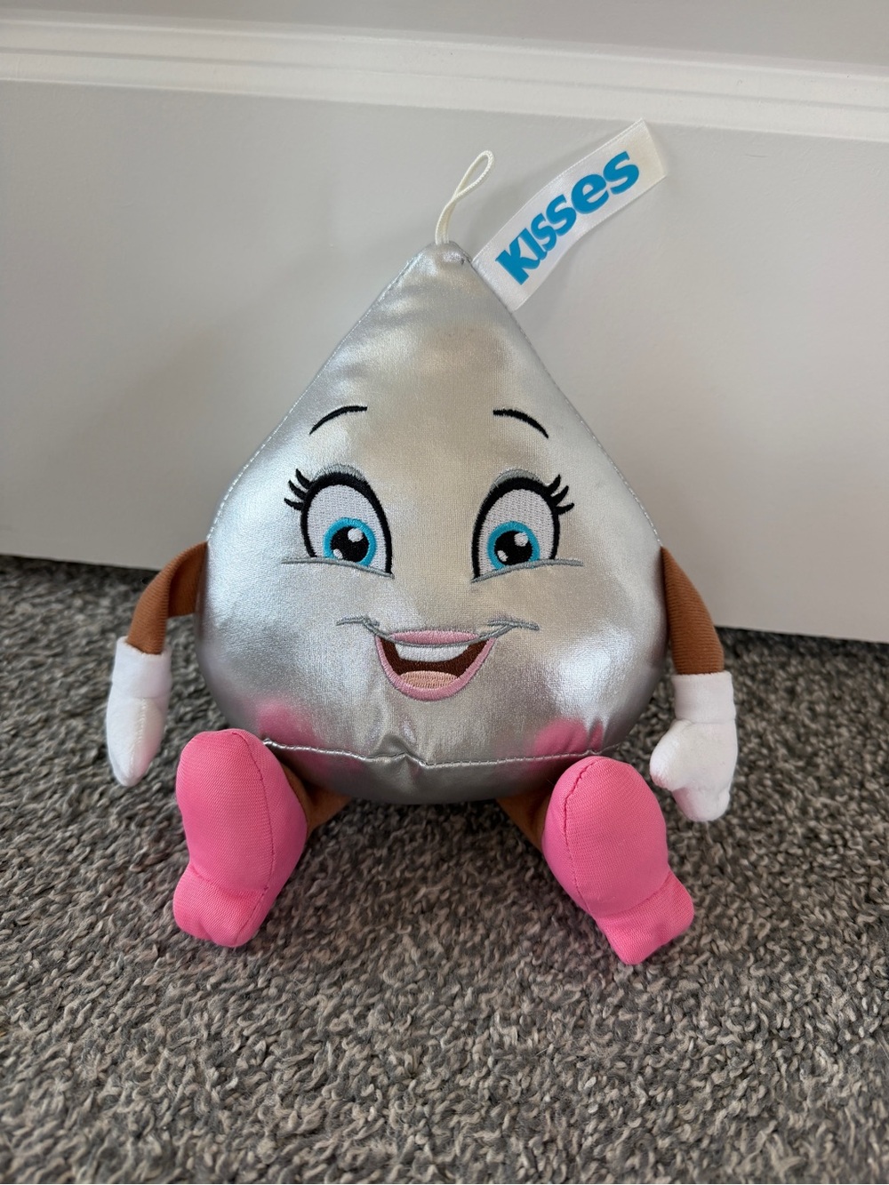 Hersheypark Hershey World Kiss Silver Plush Stuffed Toy 8” girl pink shoes